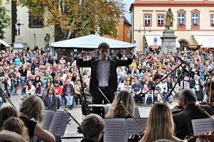 Tomáš Křemen - jako host dirigoval Bolech v rámci letního soustředění orchestru v Nových Hradech v roce 2016. Následně vedl Bolech při divácky vděčném projektu „Filmové melodie“ na Táborských setkáních 2016.